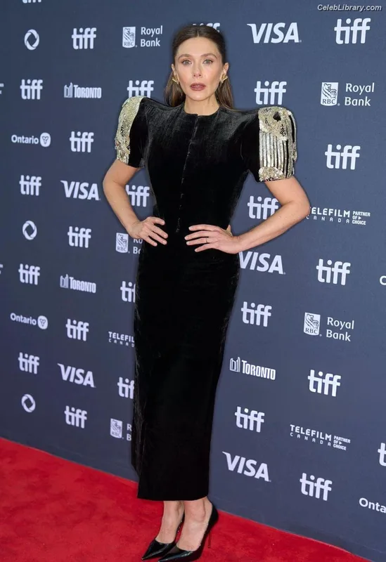 Elizabeth Olsen photo 24 of 2302