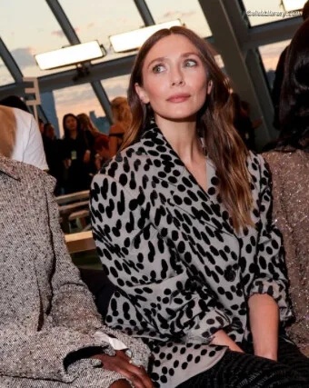Elizabeth Olsen photo 10 of 2302