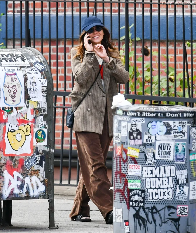 Elizabeth Olsen photo 12 of 2302