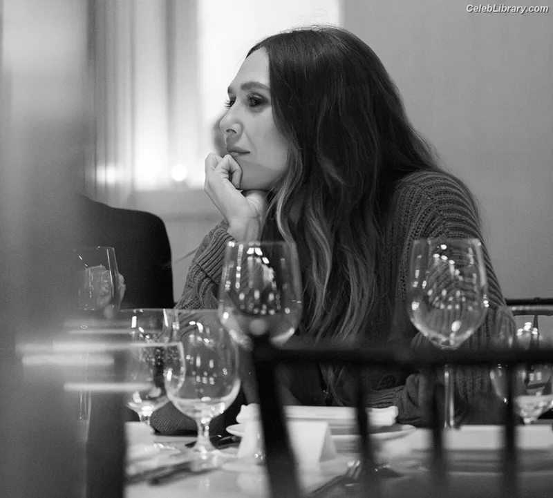 Elizabeth Olsen photo 16 of 2302
