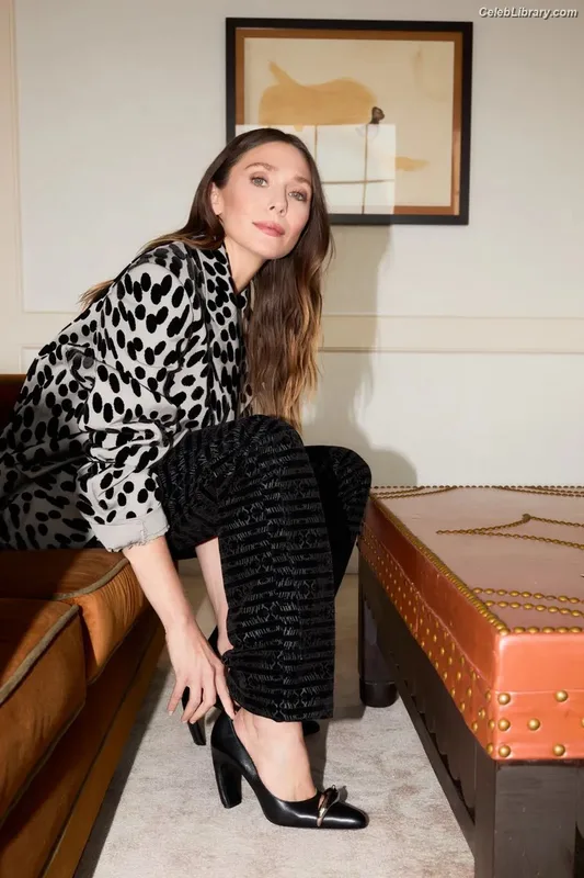 Elizabeth Olsen photo 18 of 2302