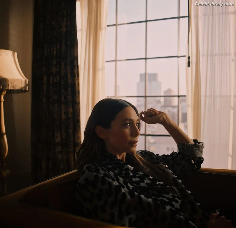 Elizabeth Olsen photo 21 of 2302