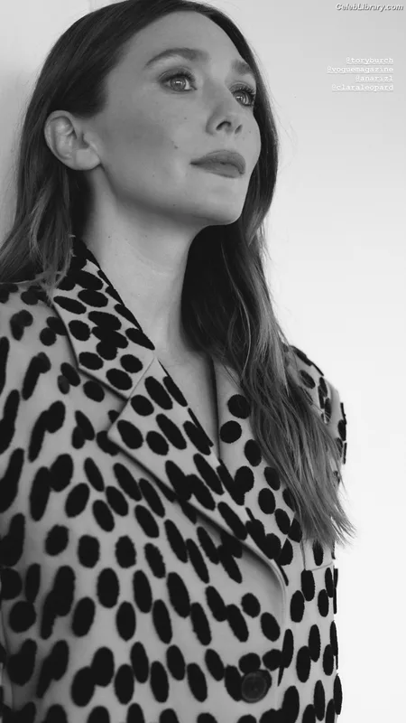 Elizabeth Olsen photo 23 of 2302