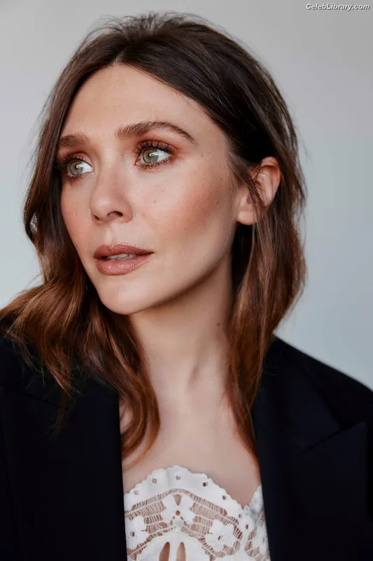 Elizabeth Olsen photo 24 of 2302