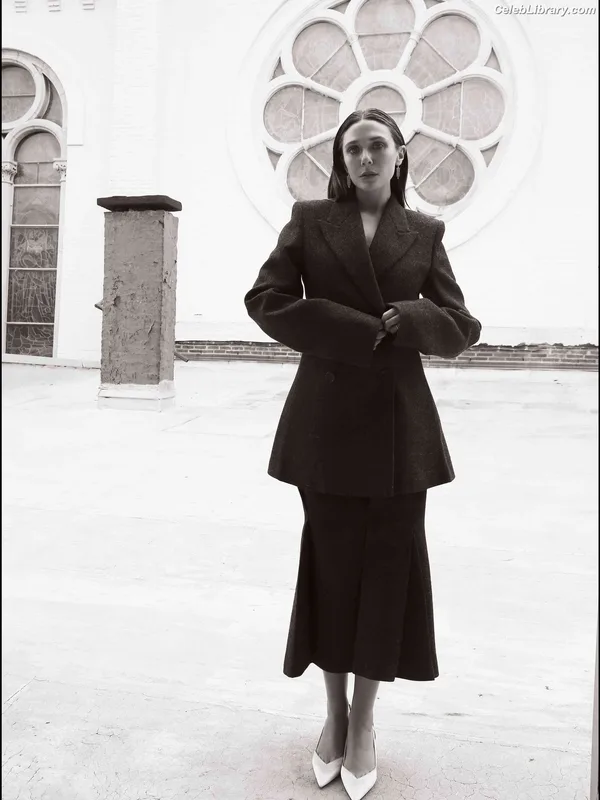 Elizabeth Olsen photo 6 of 2302