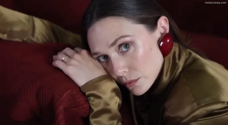 Elizabeth Olsen photo 11 of 2302