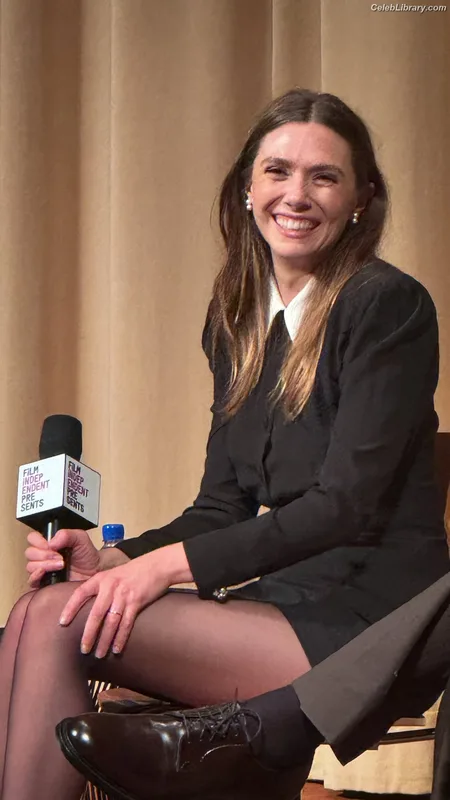 Elizabeth Olsen photo 14 of 2302