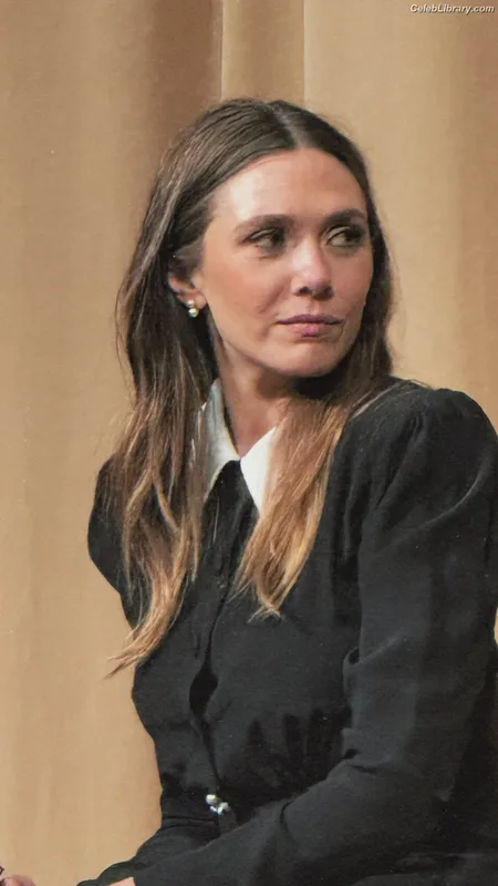 Elizabeth Olsen photo 15 of 2302