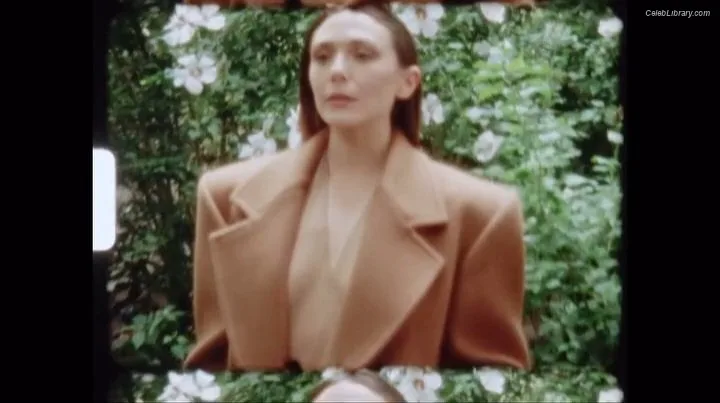 Elizabeth Olsen photo 18 of 2302