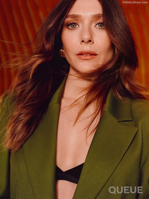 Elizabeth Olsen photo 1 of 2302