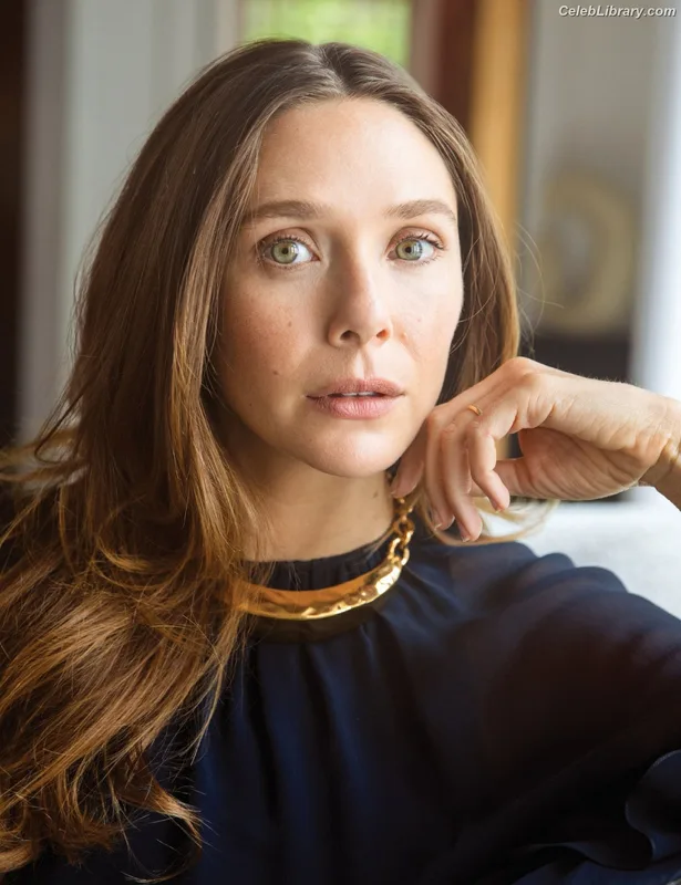 Elizabeth Olsen photo 9 of 2302