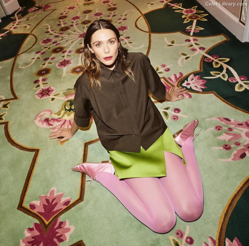 Elizabeth Olsen photo 24 of 2302