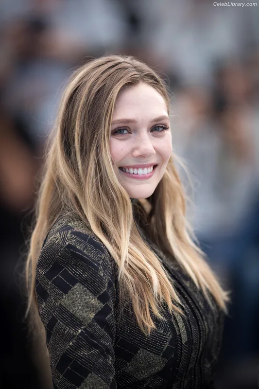 Elizabeth Olsen photo 17 of 2302