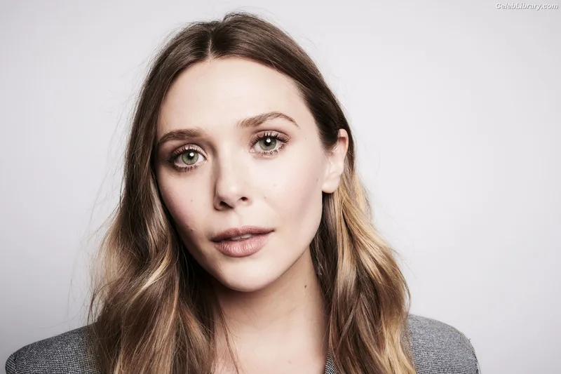 Elizabeth Olsen photo 18 of 2302