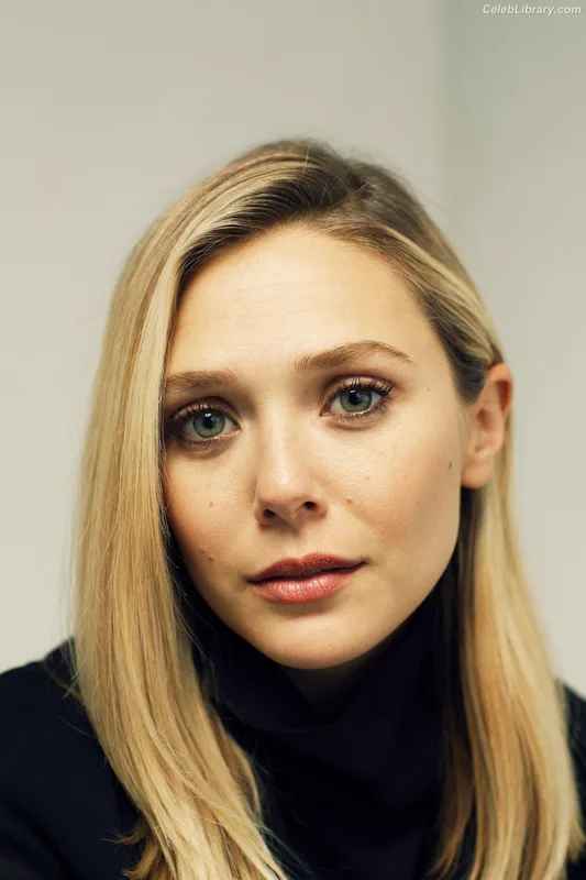 Elizabeth Olsen photo 20 of 2302