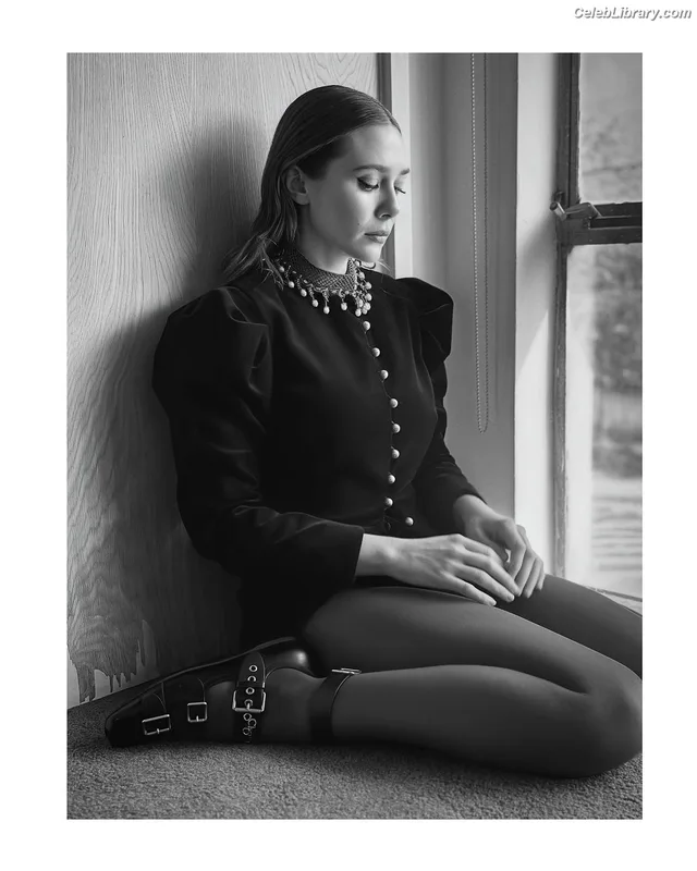 Elizabeth Olsen photo 13 of 2302