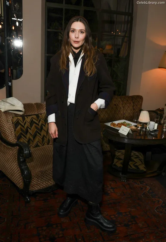 Elizabeth Olsen photo 23 of 2302