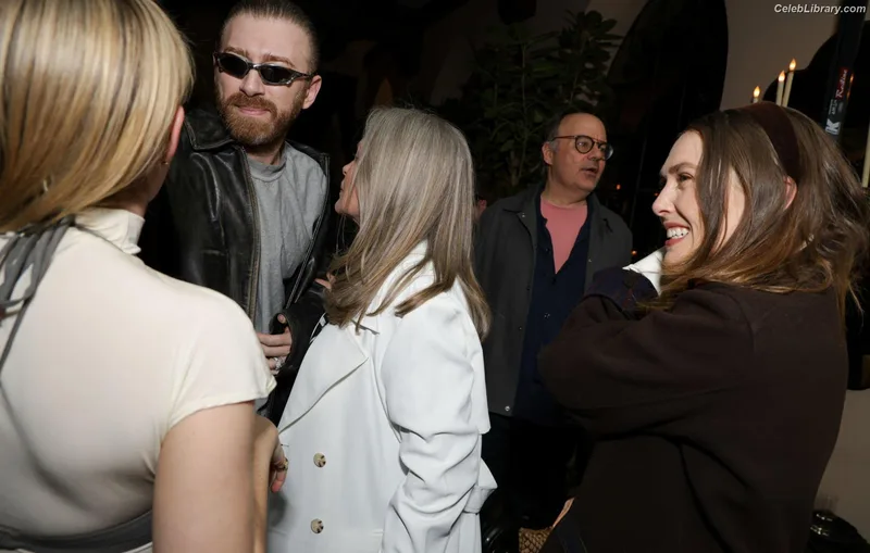 Elizabeth Olsen photo 5 of 2302