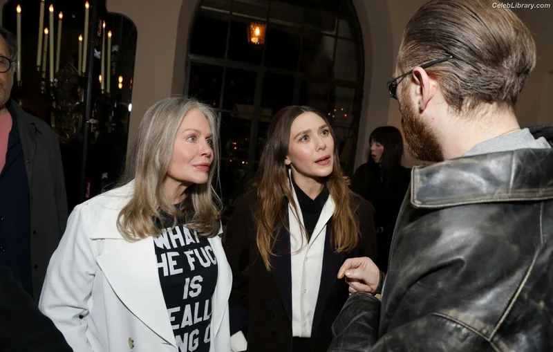 Elizabeth Olsen photo 6 of 2302