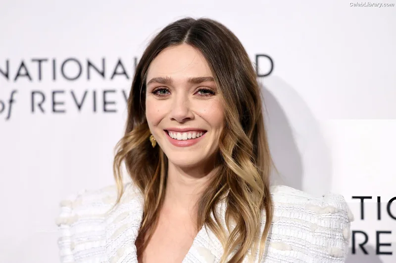 Elizabeth Olsen photo 18 of 2302