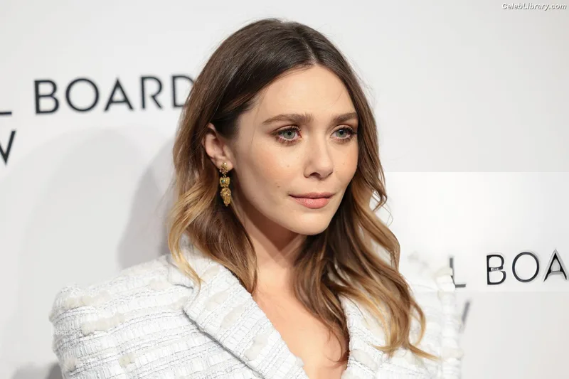 Elizabeth Olsen photo 19 of 2302