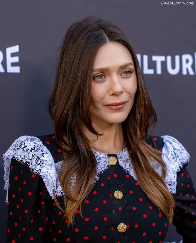 Elizabeth Olsen photo 13 of 2302