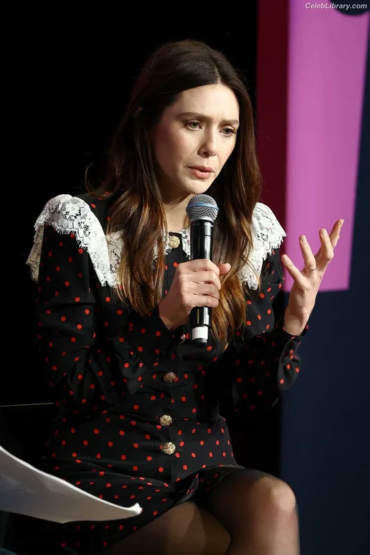Elizabeth Olsen photo 23 of 2302