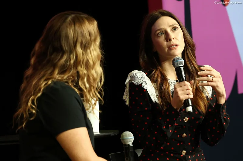 Elizabeth Olsen photo 24 of 2302
