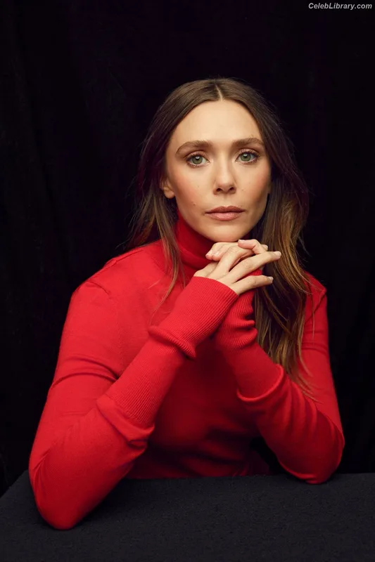 Elizabeth Olsen photo 10 of 2302
