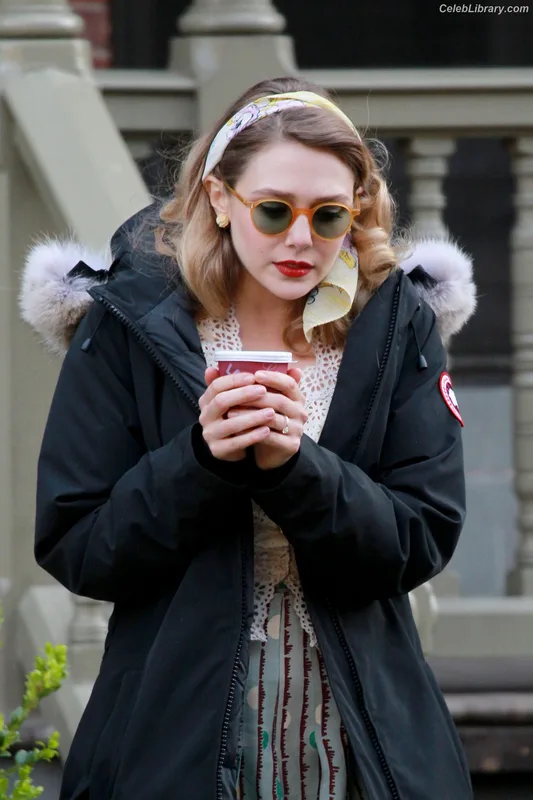 Elizabeth Olsen photo 14 of 2302