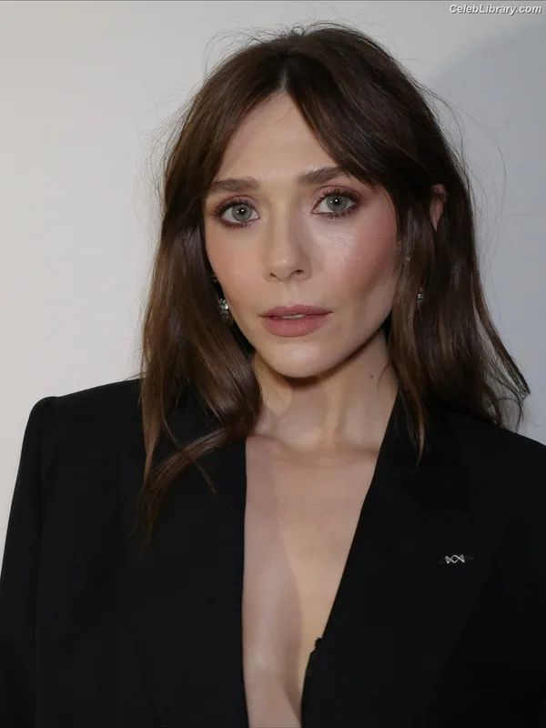 Elizabeth Olsen photo 20 of 2302