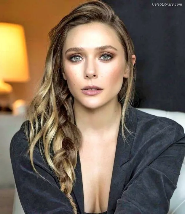 Elizabeth Olsen photo 12 of 2302