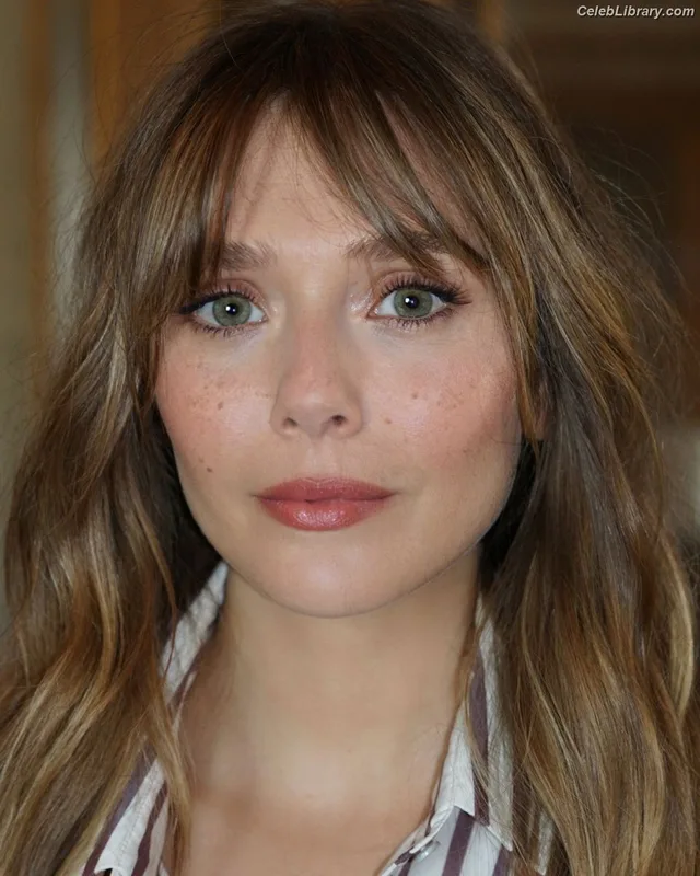 Elizabeth Olsen photo 21 of 2302
