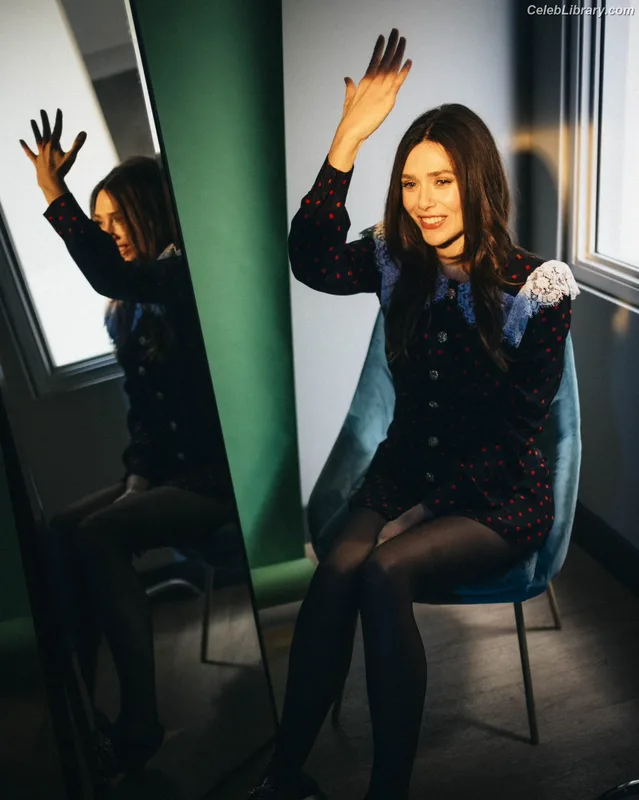 Elizabeth Olsen photo 21 of 2302