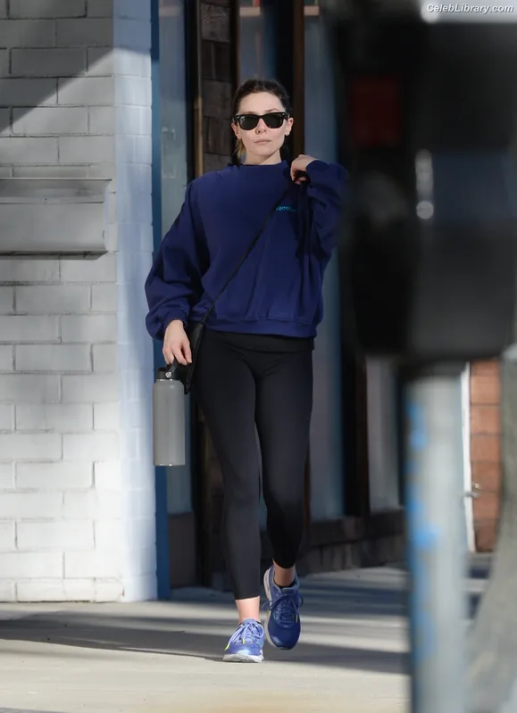 Elizabeth Olsen photo 4 of 2302