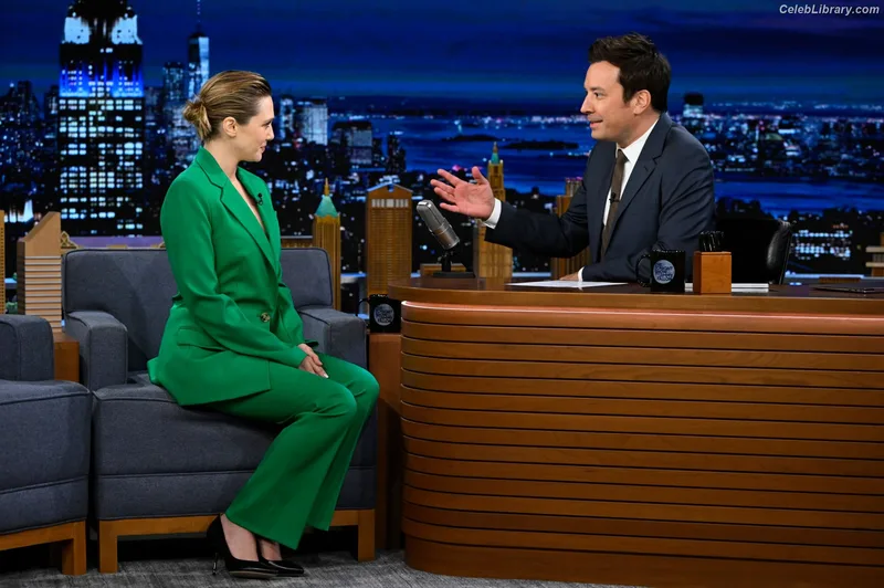 Elizabeth Olsen photo 15 of 2302
