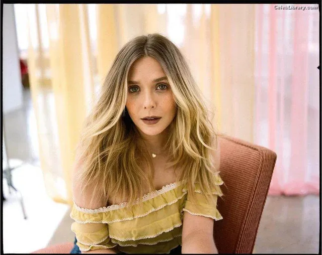 Elizabeth Olsen photo 16 of 2302
