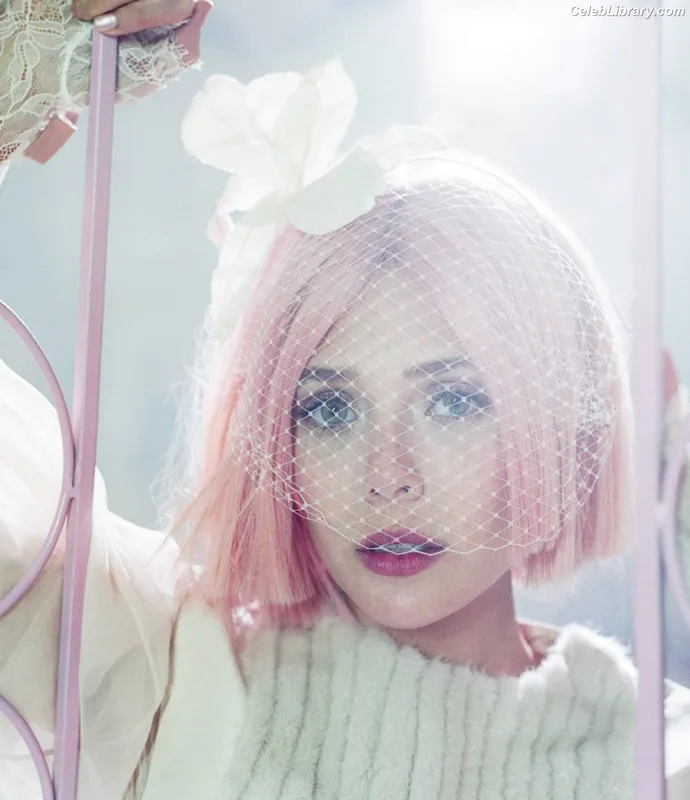 Elizabeth Olsen photo 18 of 2302