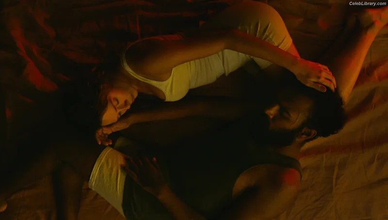 Elizabeth Olsen photo 1 of 2302