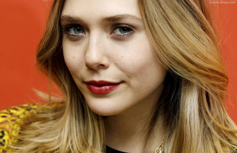 Elizabeth Olsen photo 12 of 2302