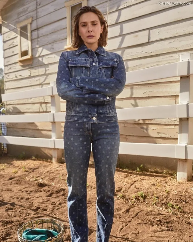 Elizabeth Olsen photo 20 of 2302