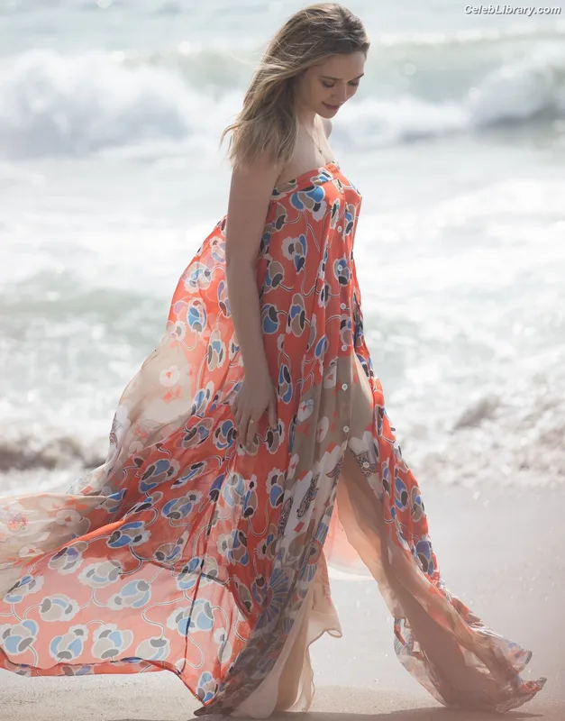 Elizabeth Olsen photo 16 of 2302
