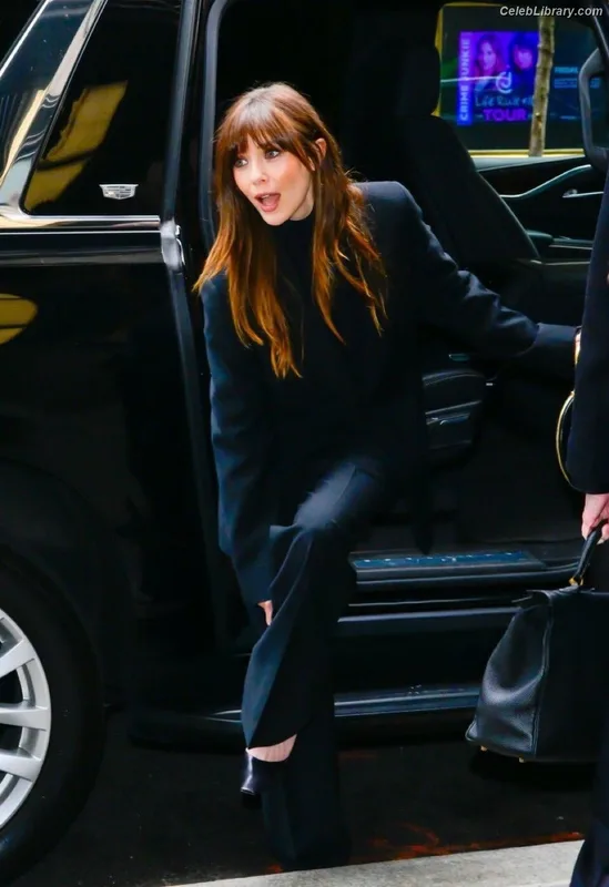 Elizabeth Olsen photo 24 of 2302