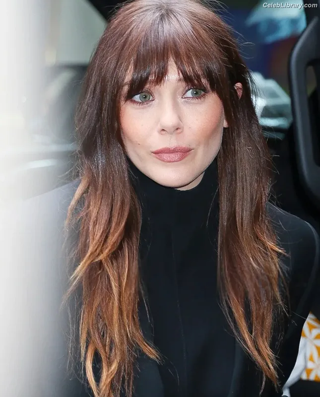 Elizabeth Olsen photo 1 of 2302