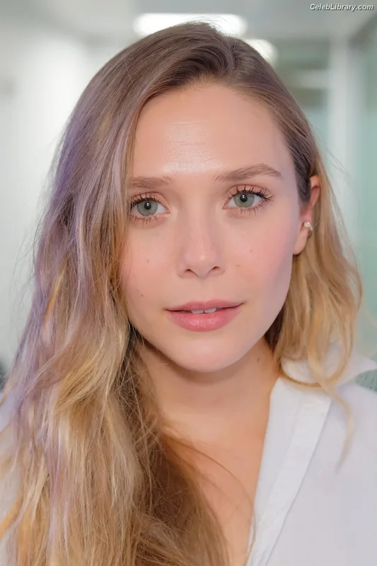 Elizabeth Olsen photo 16 of 2302