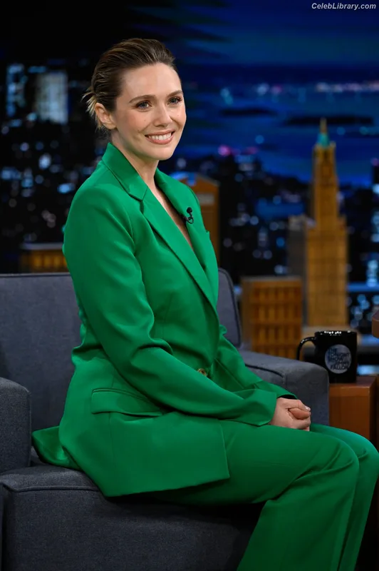 Elizabeth Olsen photo 19 of 2302