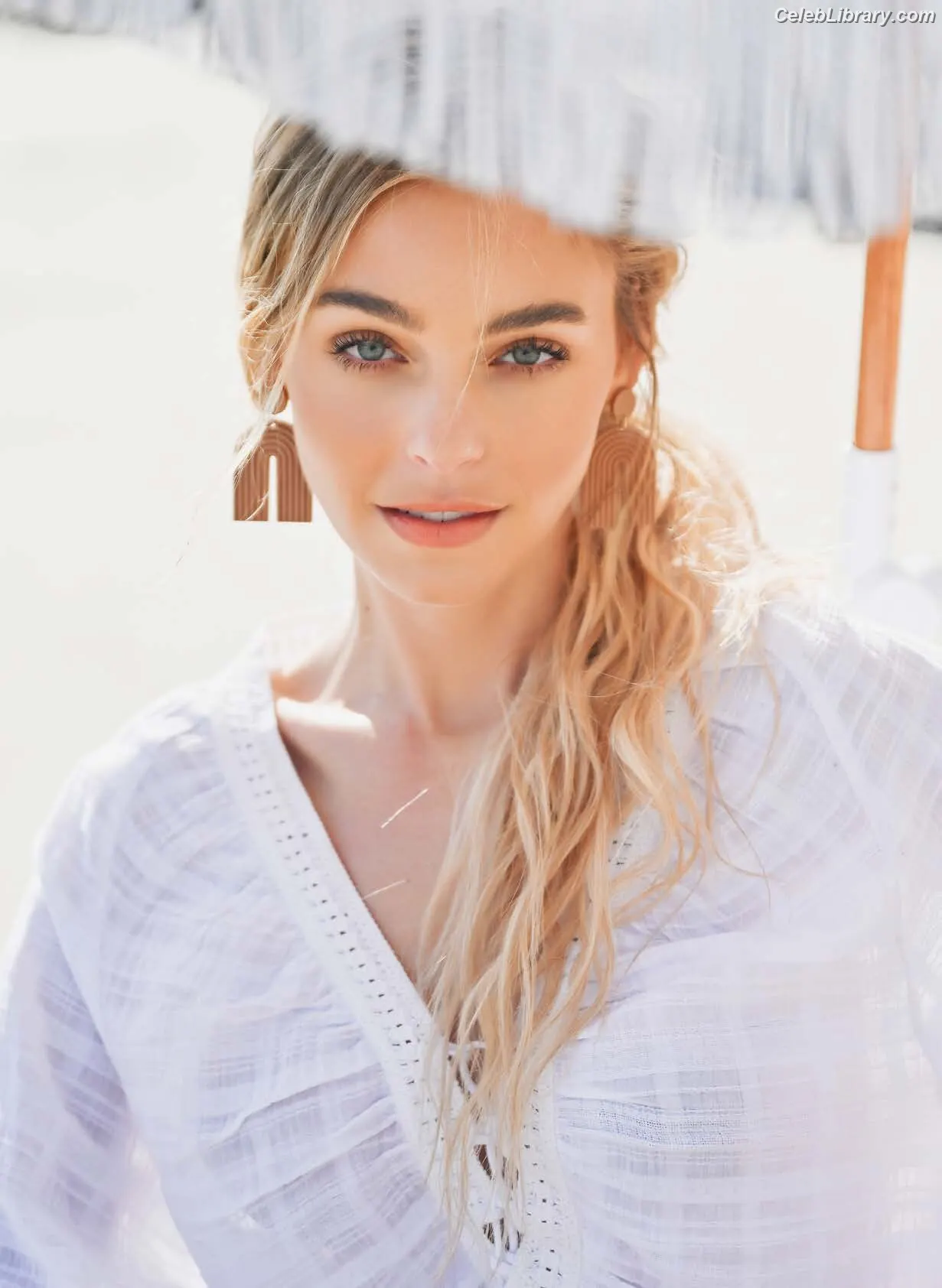 Elizabeth Turner photo 7 of 457