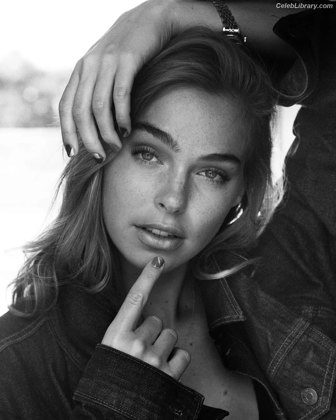Elizabeth Turner photo 3 of 457