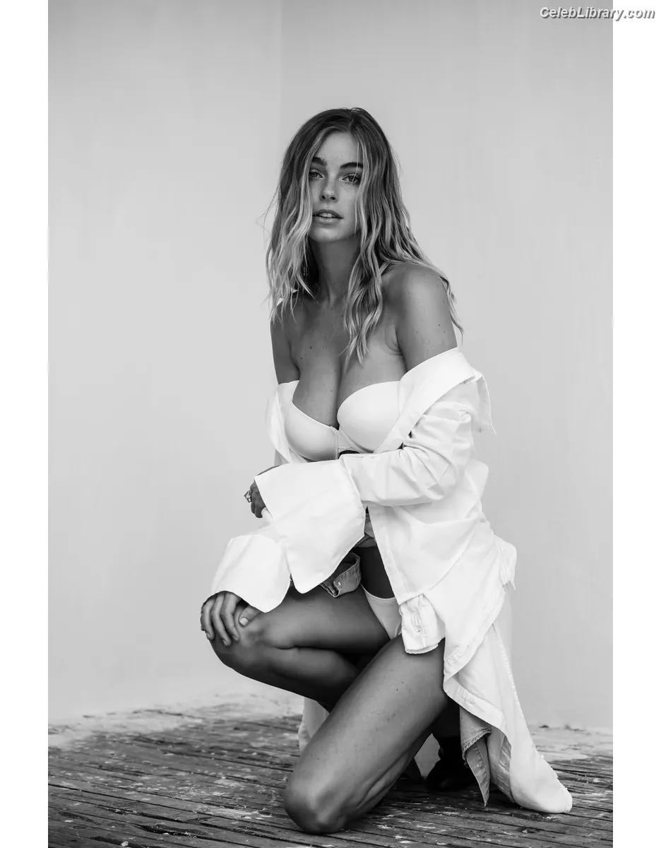 Elizabeth Turner photo 12 of 457
