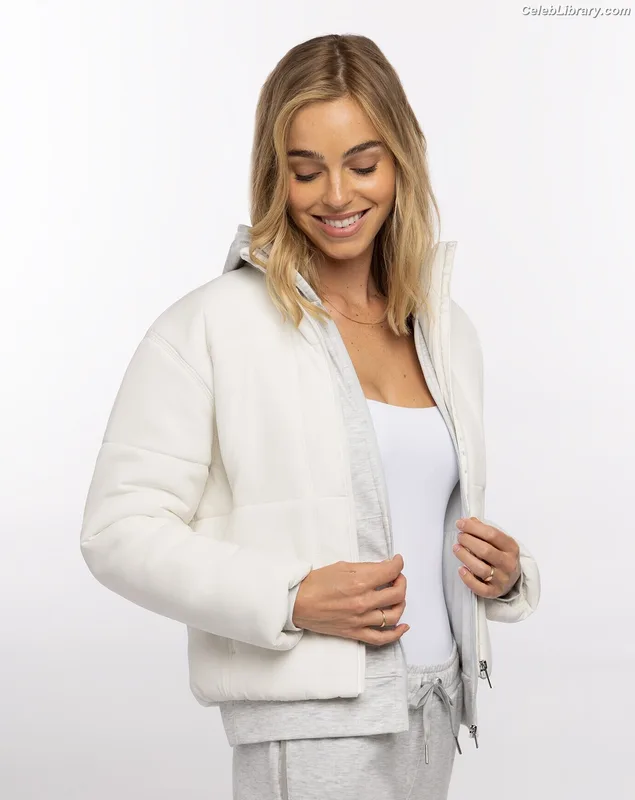 Elizabeth Turner photo 4 of 458